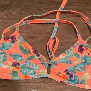 JOLYN printed tie-back top  it has a summer pattern with coral color. Size large